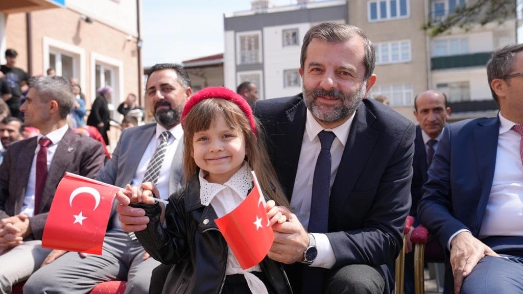 Başkan Mustafa Işık : “Umudumuzun Işıkları Çocuklarımızın Gözlerindeki Bayram Işıltısı Hiç Sönmesin”