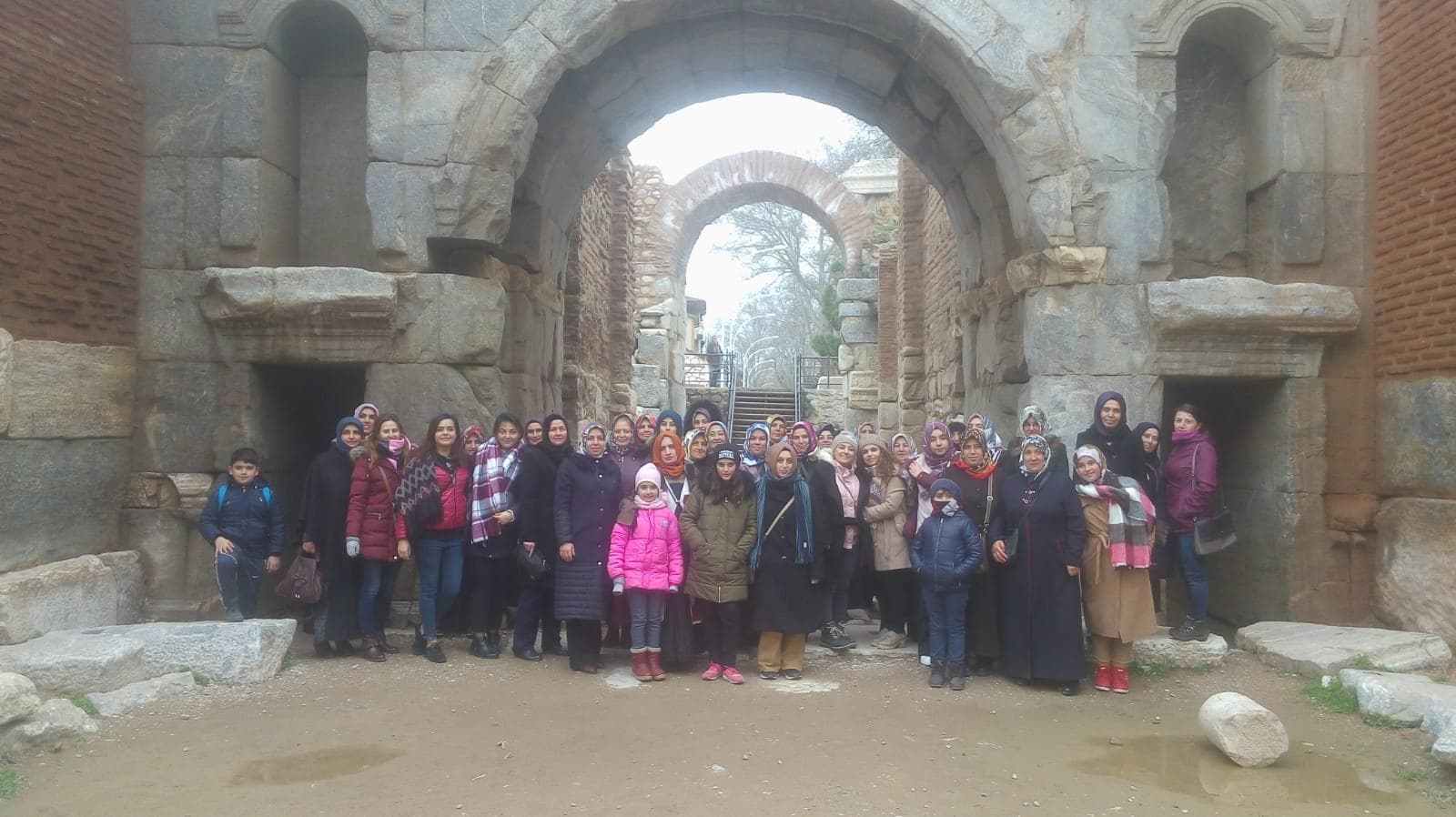 GÜRSULU KADINLAR TARİHE YOLCULUK YAPTI