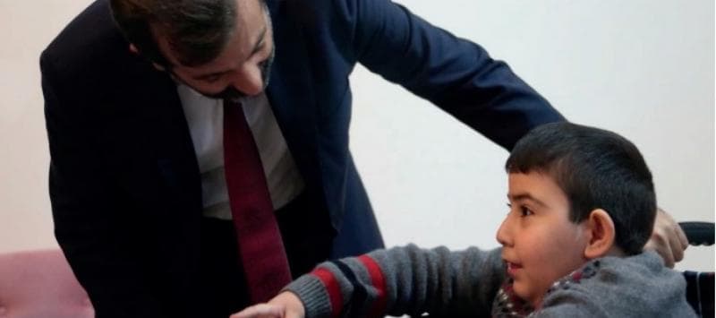 AKÜLÜ TEKERLEKLİ SANDALYE
