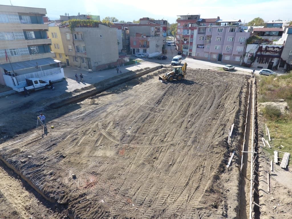 YENİDOĞAN HALI SAHASINA KAVUŞUYOR