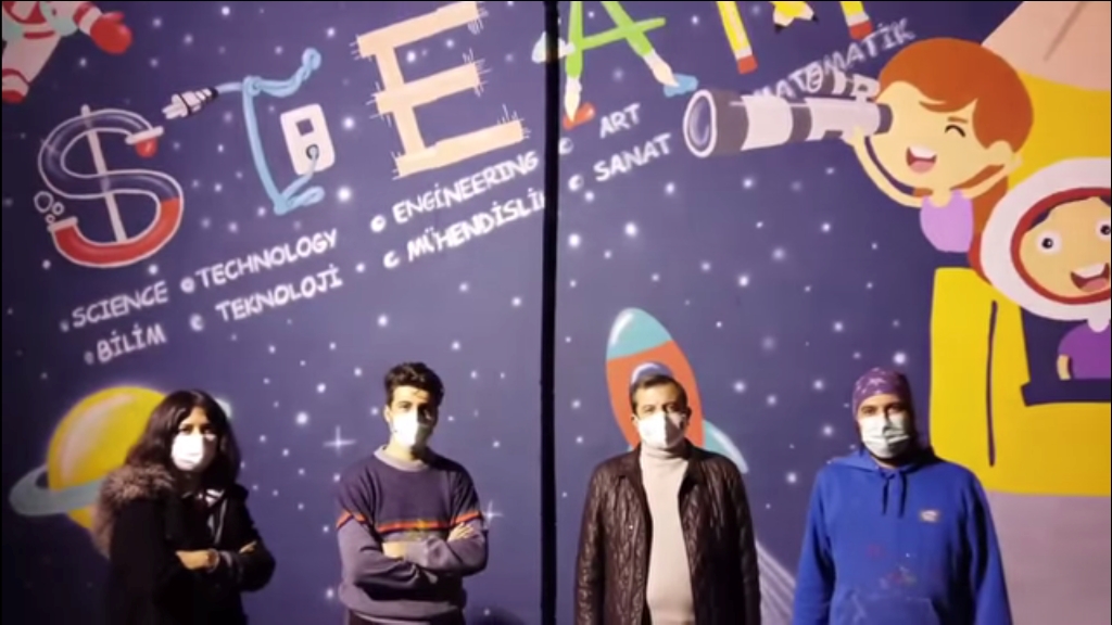 GÜRSU SOKAKLARI ÇOCUKLARIN ZİHİNLERİNİN RENKLERİYLE SÜSLENİYOR