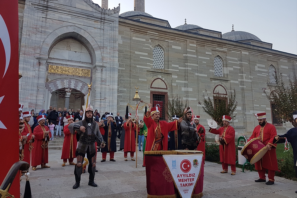 ŞEHRİN TAM KALBİNDE, TAM VAKTİNDE ETKİNLİKLERİ SÜRÜYOR