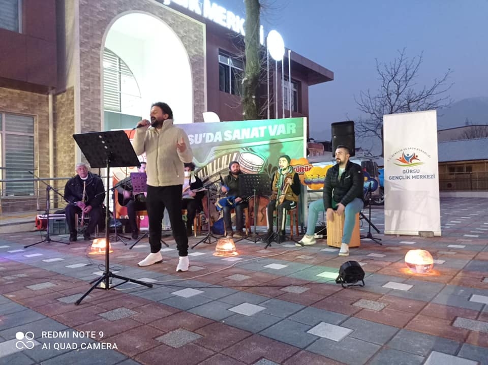 GÜRSU GENÇLİK MERKEZİ’NDEN ONLİNE CANLI YAYIN SOKAK KONSERİ