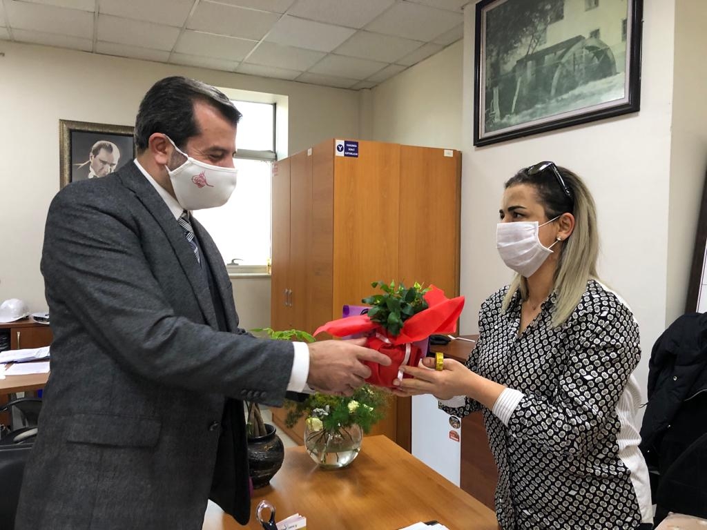 BAŞKAN MUSTAFA IŞIK : “YARADILIŞINDAN GELEN GÜCÜYLE TÜM ZORLUKLARA DİRENİR VE YİNE ÇİÇEK AÇAR KADIN”