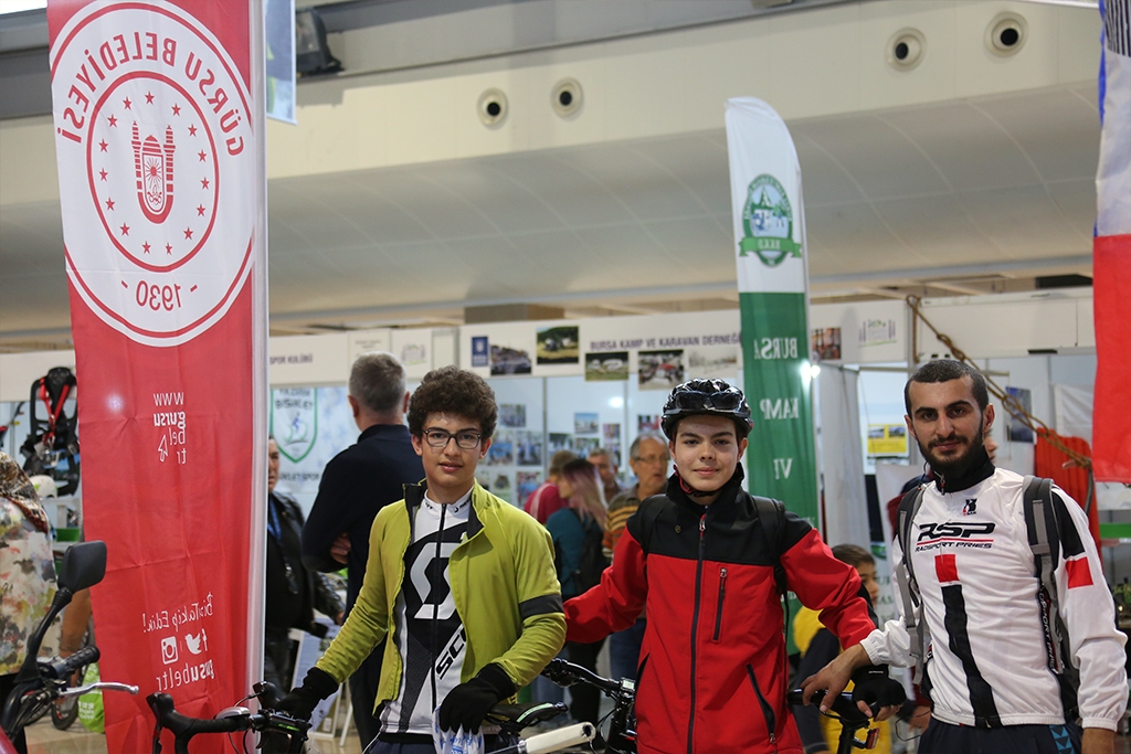 GÜRSU BELEDİYESİ GENÇ BİSİKLETÇİLERİ DESTEKLİYOR