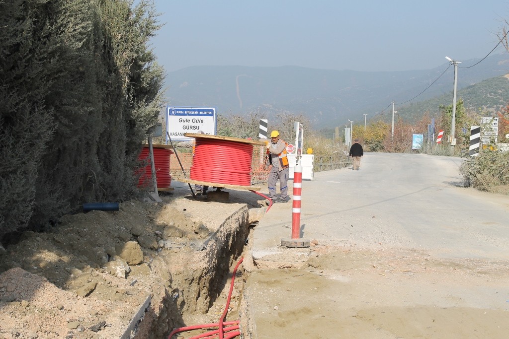 GÜRSU’DA ELEKTRİK KABLOLARI YER ALTINA