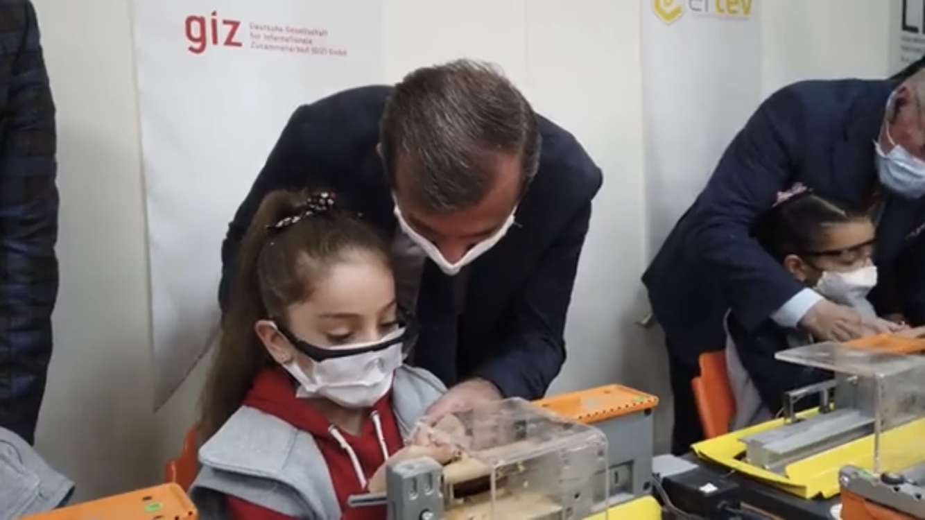 GENÇ ZİHİNLER GELECEĞE YÖN VEREN FİKİRLER