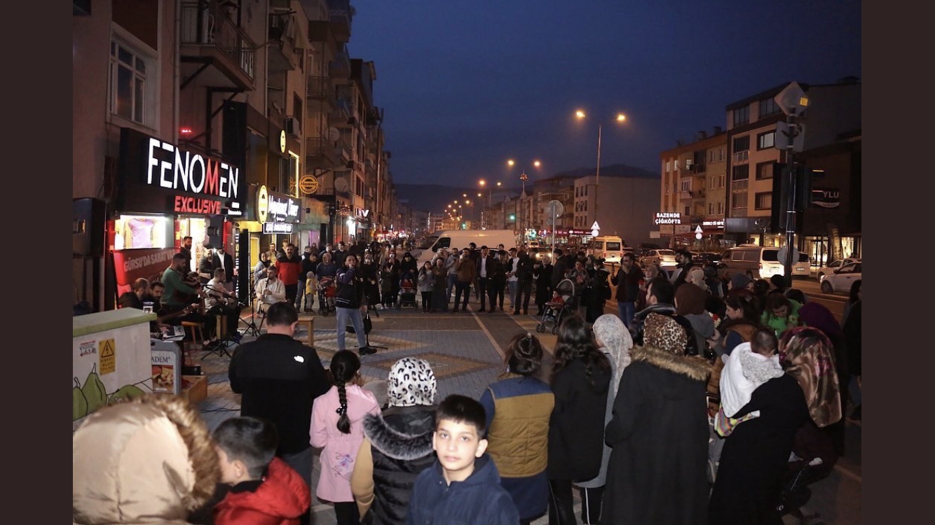 GÜRSU SOKAKLARI MÜZİĞİN TINILARIYLA DOLUYOR