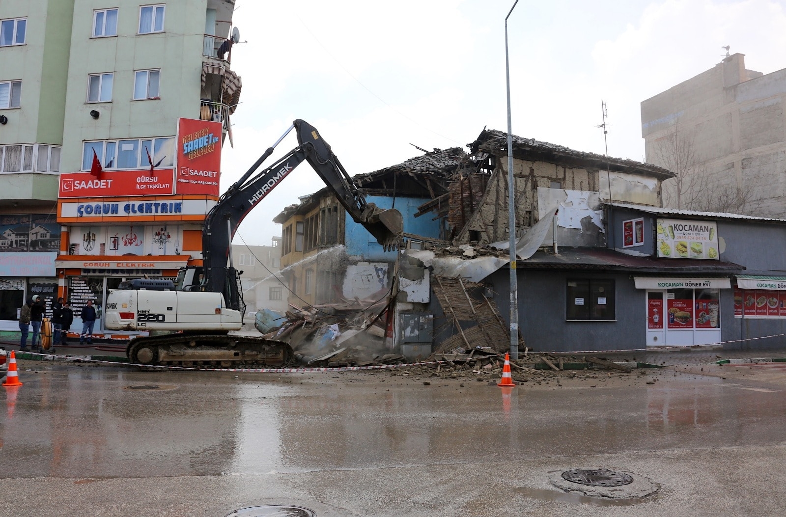 Gürsu’da, Metruk Binaların Olası Risklerini Önlemek İçin Yıkım