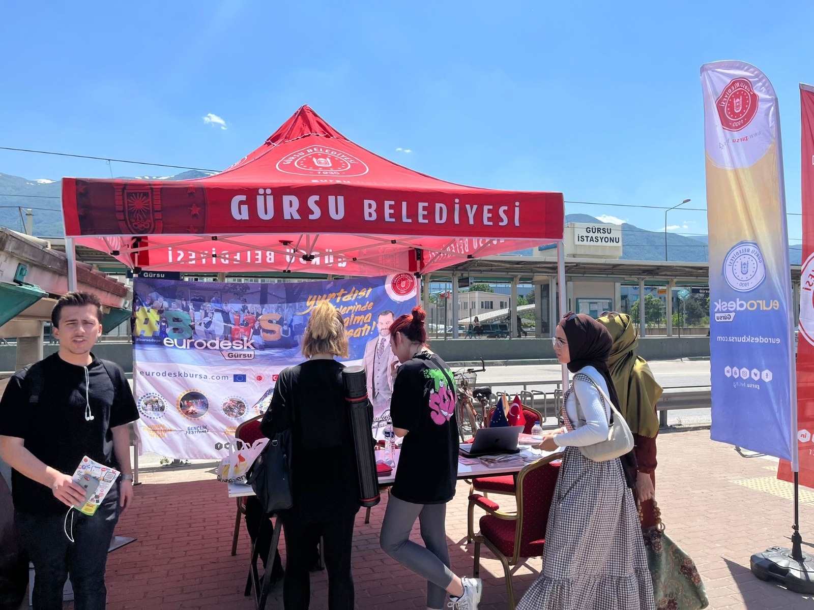Gürsu Metro İstasyonunda Gençlere Avrupa Fırsatları Anlatıldı