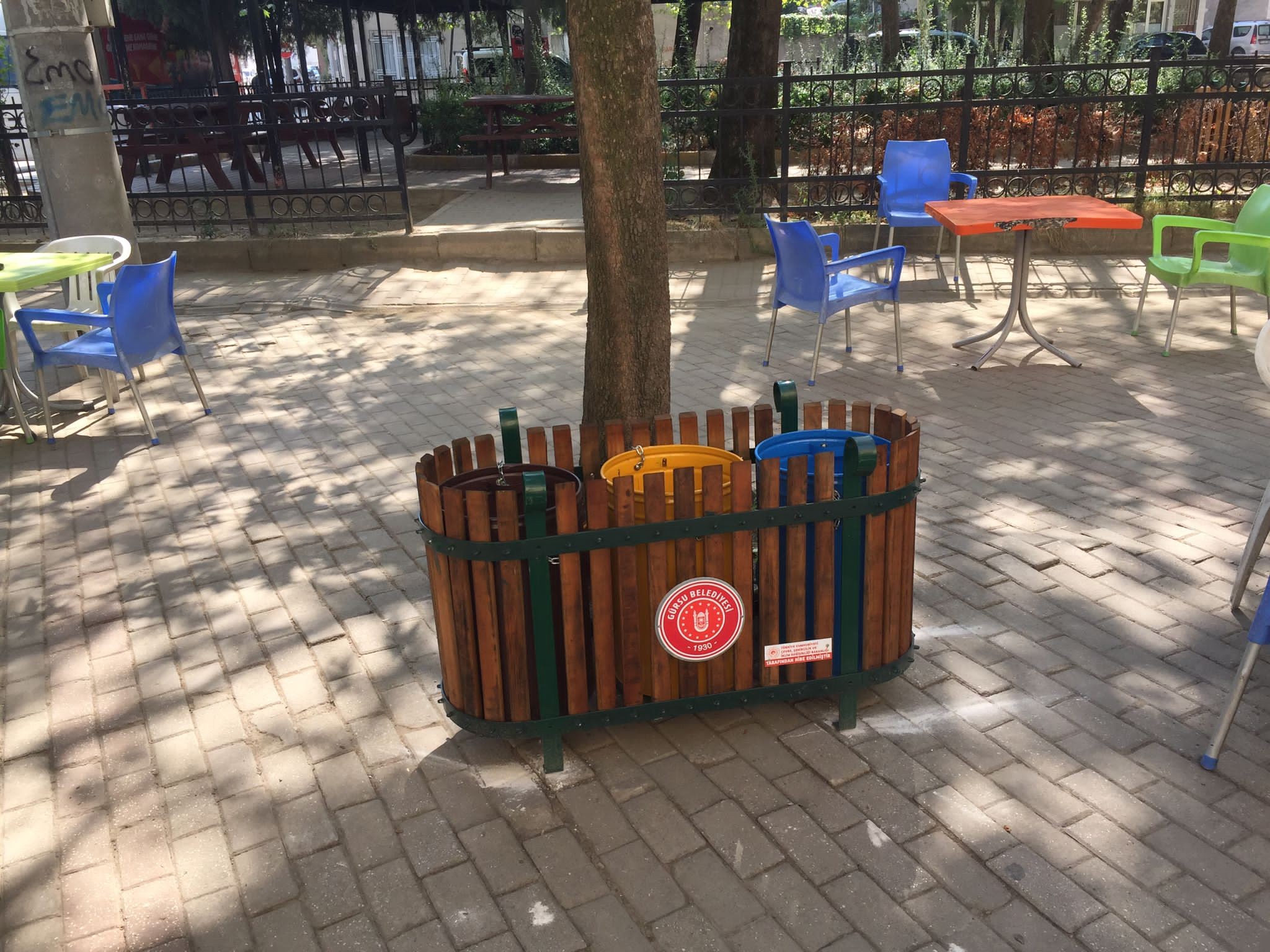 Gürsu’nun Camileri Geri Dönüşüm Kent Mobilyalarıyla Donatılıyor