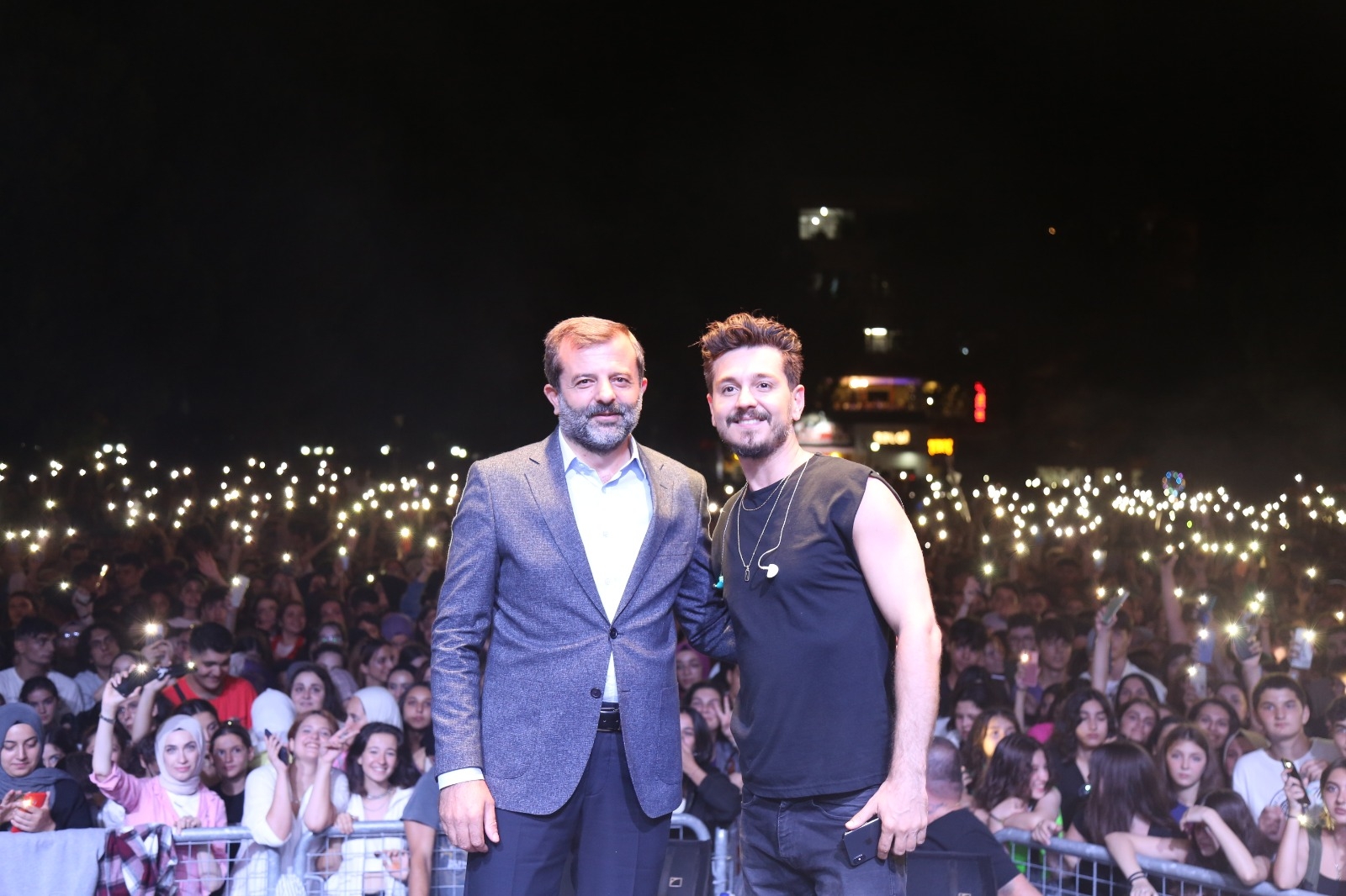 Gürsulu Gençlerin Zafer Coşkusu Geceyi Aydınlattı