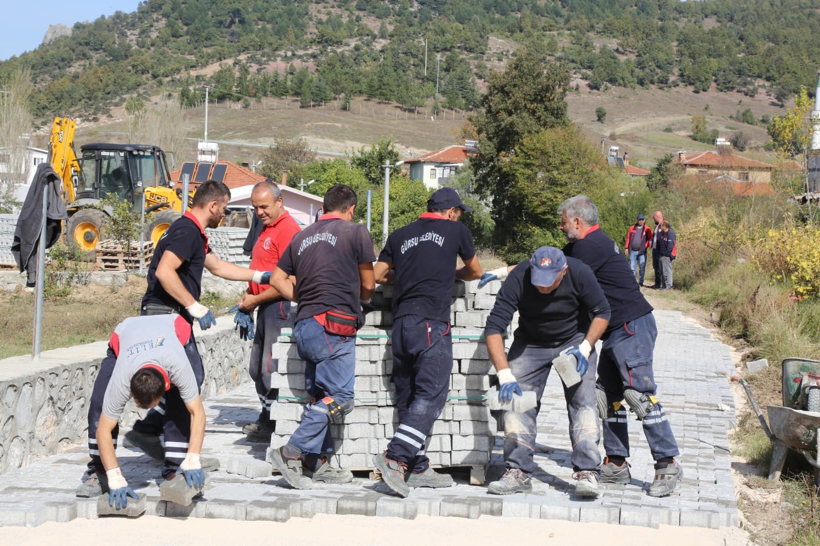 Gürsu’nun Mahalleleri Çağdaş Kent Kimliğiyle Yenileniyor