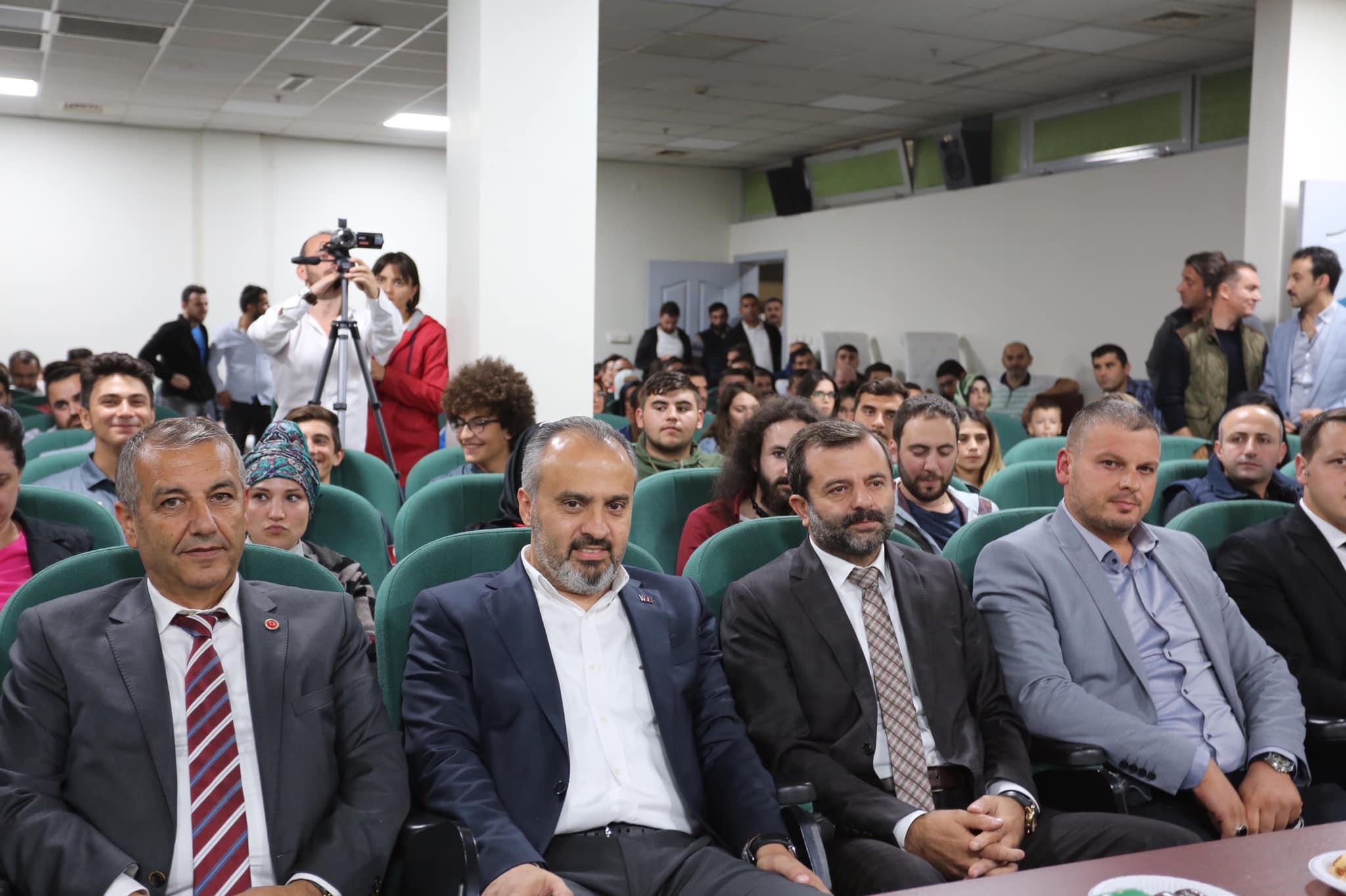 BAŞKAN IŞIK  “GENÇLERİMİZİN HAYALLERİNE GİDEN YOLU AYDINLATMAYA ÇALIŞIYORUZ”