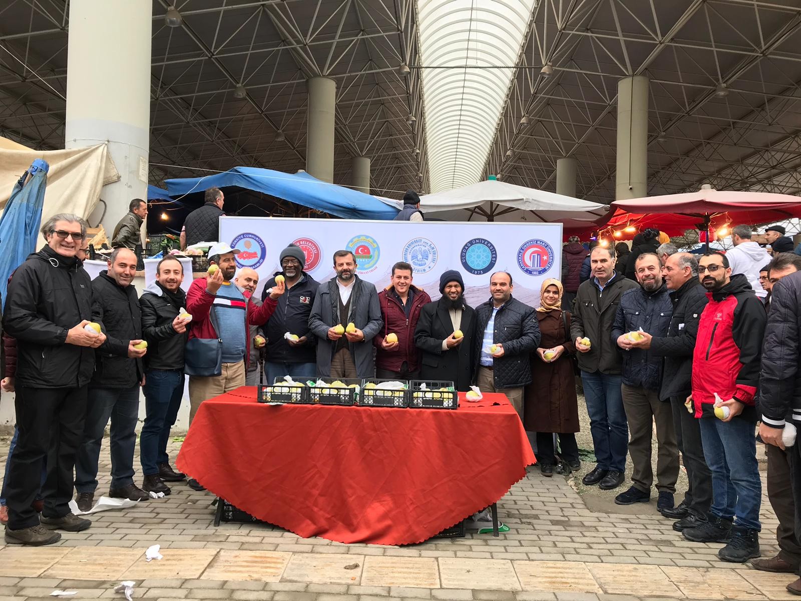 GÜRSULULARA DEVECİ ARMUDU İKRAM EDİLDİ