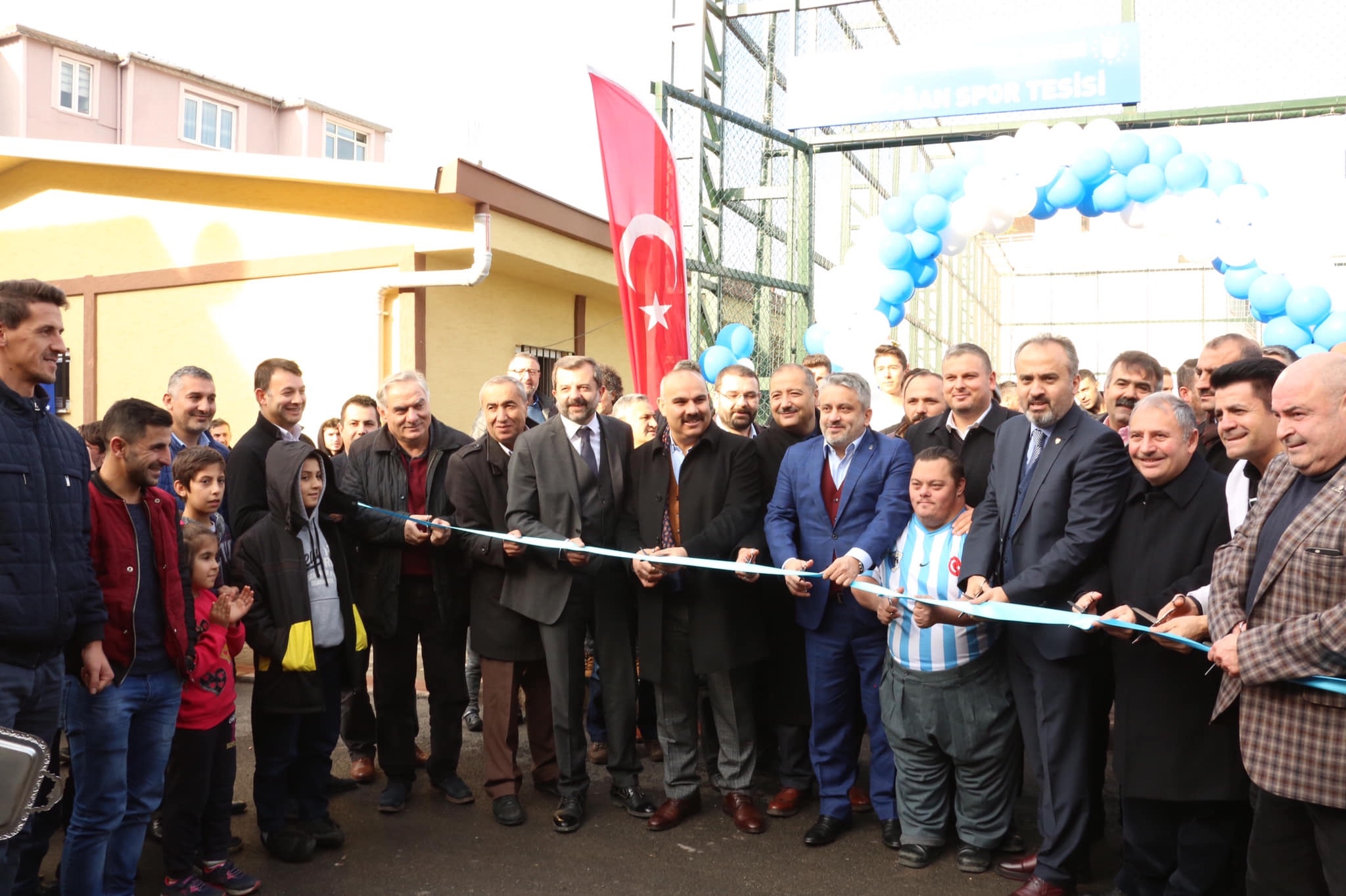 YENİDOĞAN HALI SAHA TESİSİ HİZMETE AÇILDI