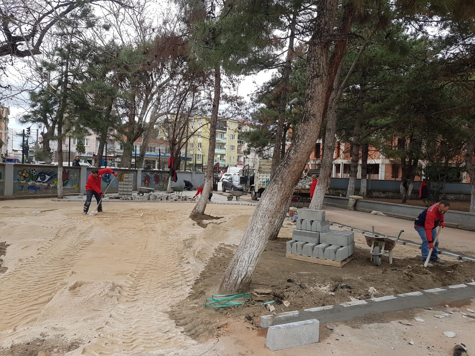 GÜRSU BELEDİYESİ OKULLARA BAKIM YAPIYOR