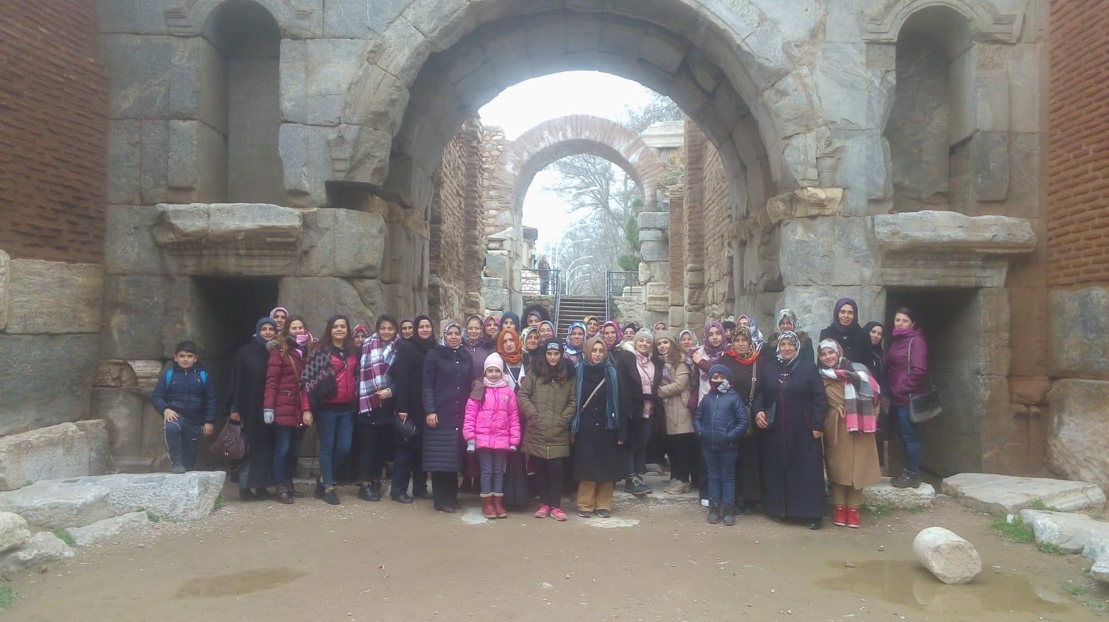 GÜRSULU KADINLAR TARİHE YOLCULUK YAPTI