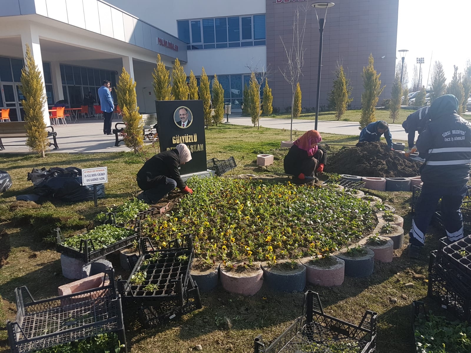 GÜRSU CÜNEYT YILDIZ DEVLET HASTANESİ’NE ÇEVRE DÜZENLEMESİ