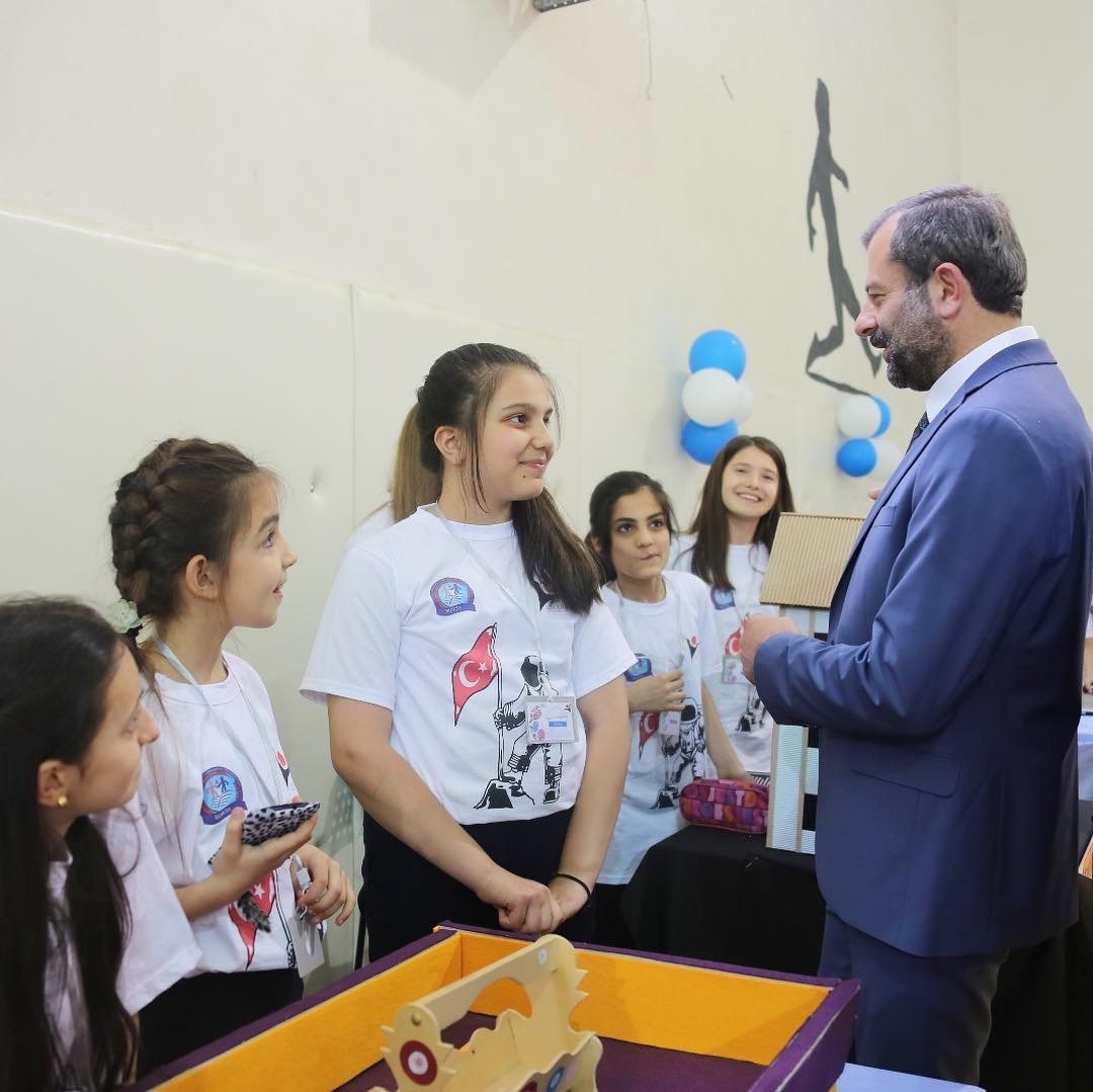 GÜRSULU GENÇ BEYİNLER BİLİMSEL ESERLER ÜRETİYOR