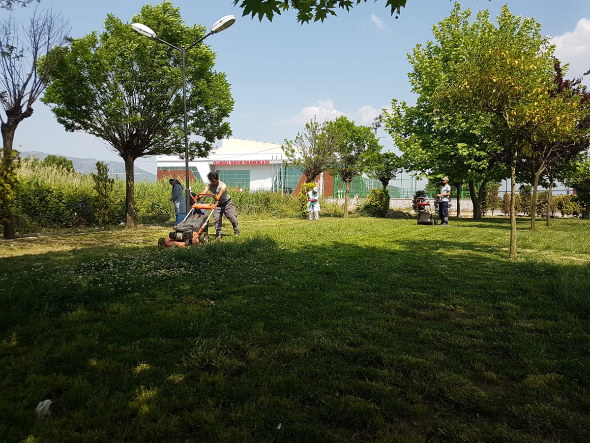 GÜRSU’NUN PARKLARI IŞIK SAÇIYOR