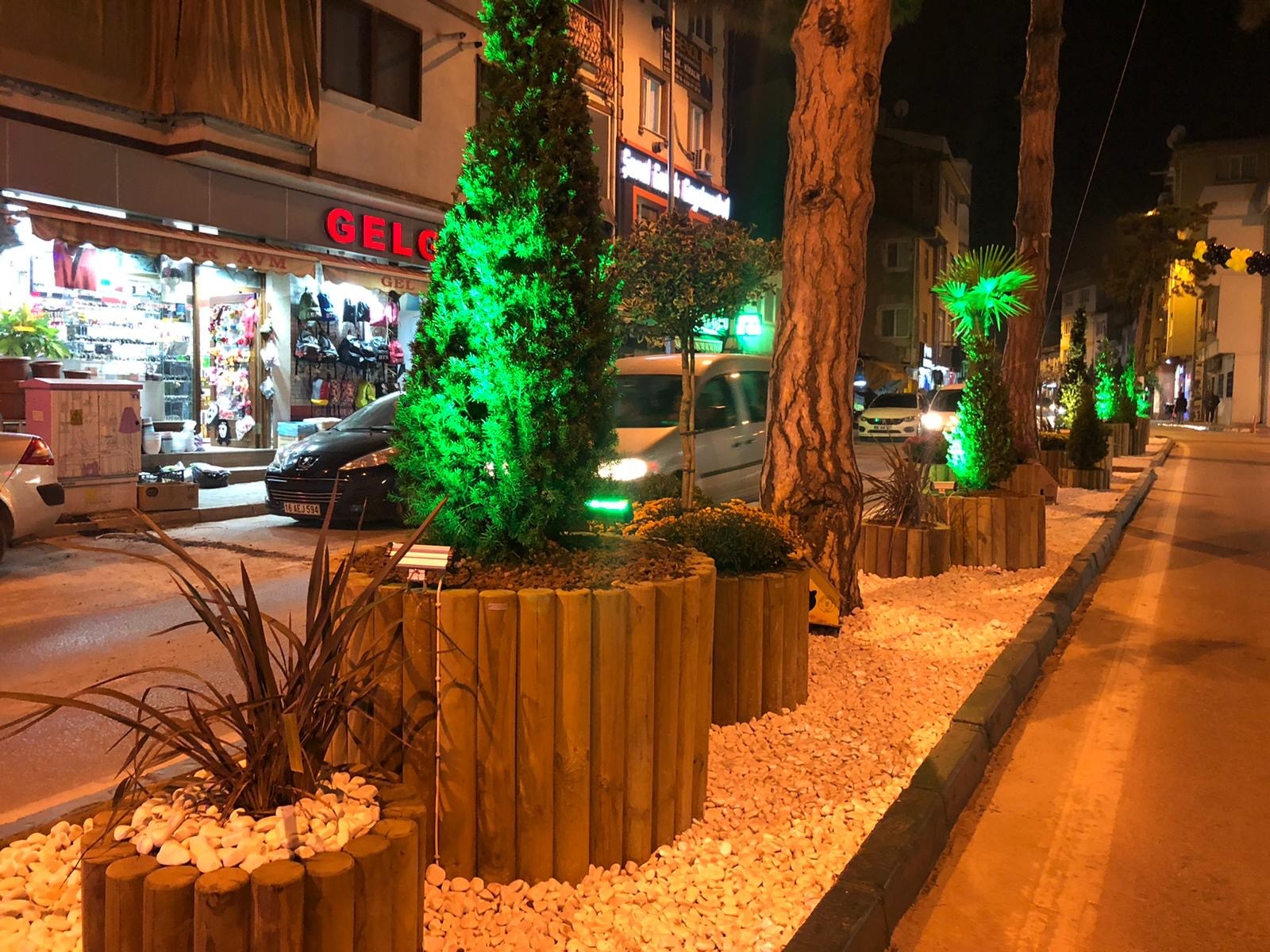 GÜRSU’NUN TARİHİ ATATÜRK CADDESİ IŞILDIYOR