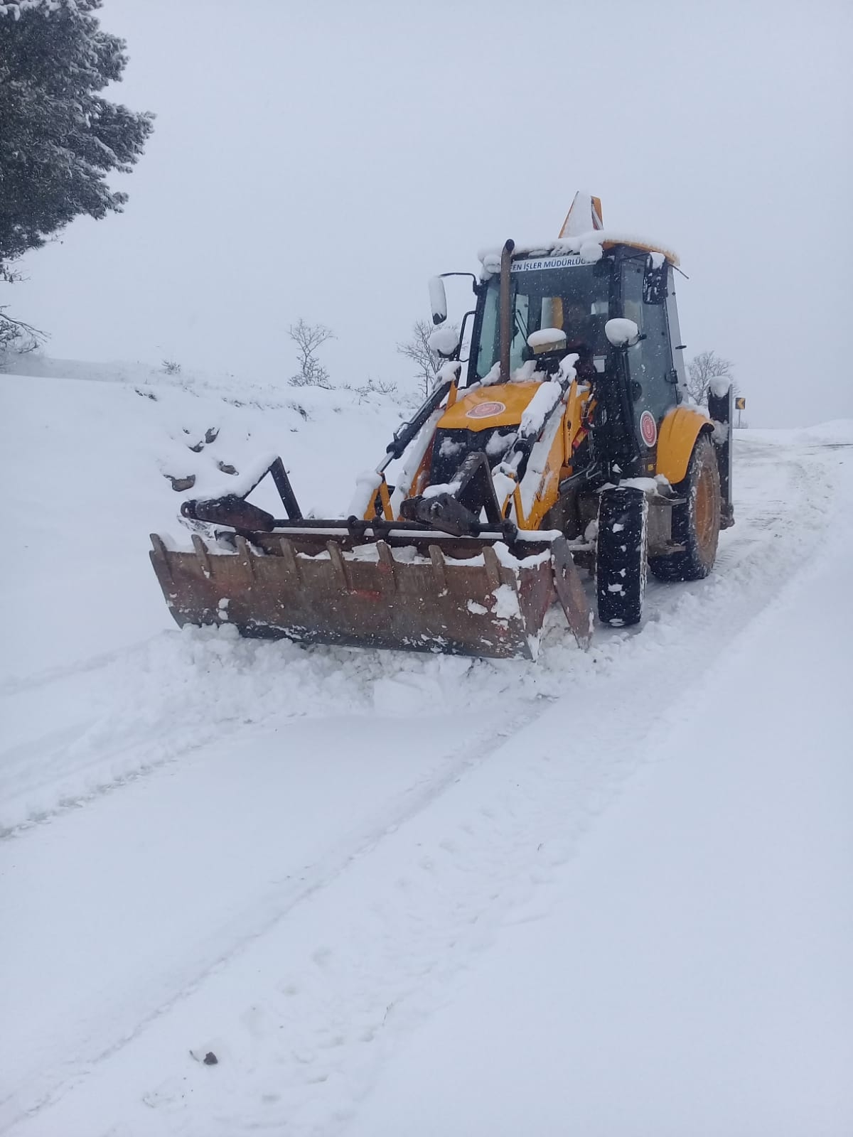 GÜRSU’NUN DAĞ YOLLARINDA KARLA MÜCADELE