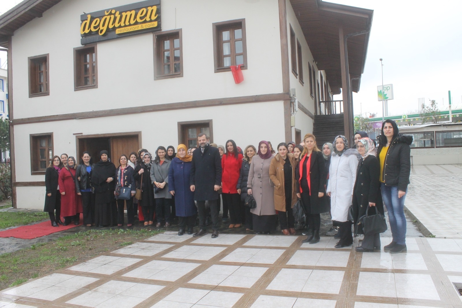 GÜRSU, KADINLARIN PENCERESİNDEN YANSIDI