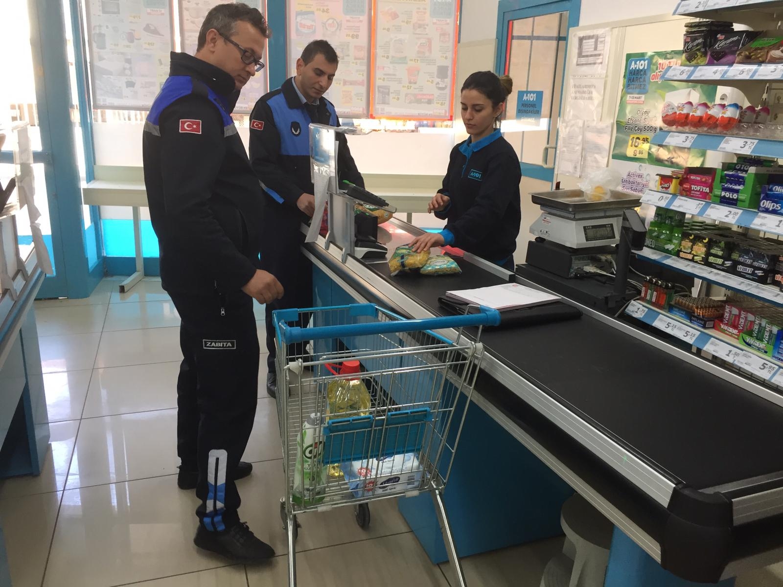 BAŞKAN MUSTAFA IŞIK : “MİLLET OLMA BİLİNÇLERİ VE DUYARLILIKLARI İÇİN ESNAFIMIZLA GURURLUYUZ”