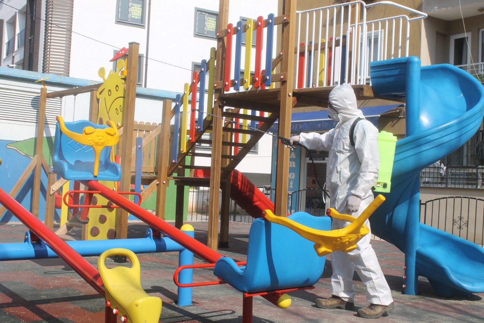 GÜRSU KÖŞE BUCAK DEZENFEKTE EDİLİYOR