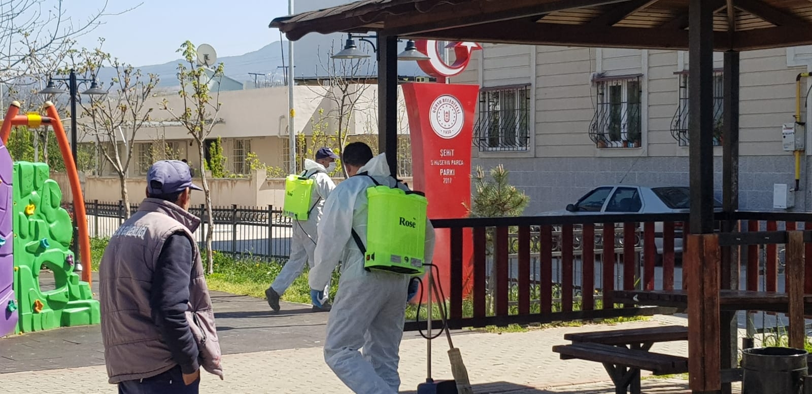 GÜRSU’DA PARKLAR DEZENFEKTE EDİLİYOR