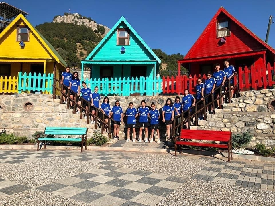 FUTBOLCULAR GÜRSU ADRENALİN PARKTA GÜÇ TOPLADI