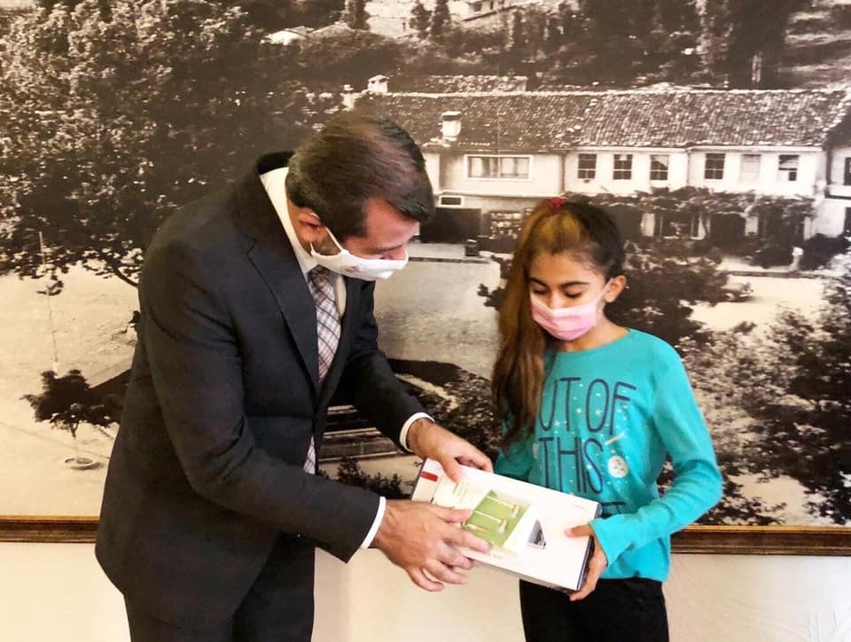 ASKIDA TABLETLER ÖĞRENCİLERE ULAŞIYOR