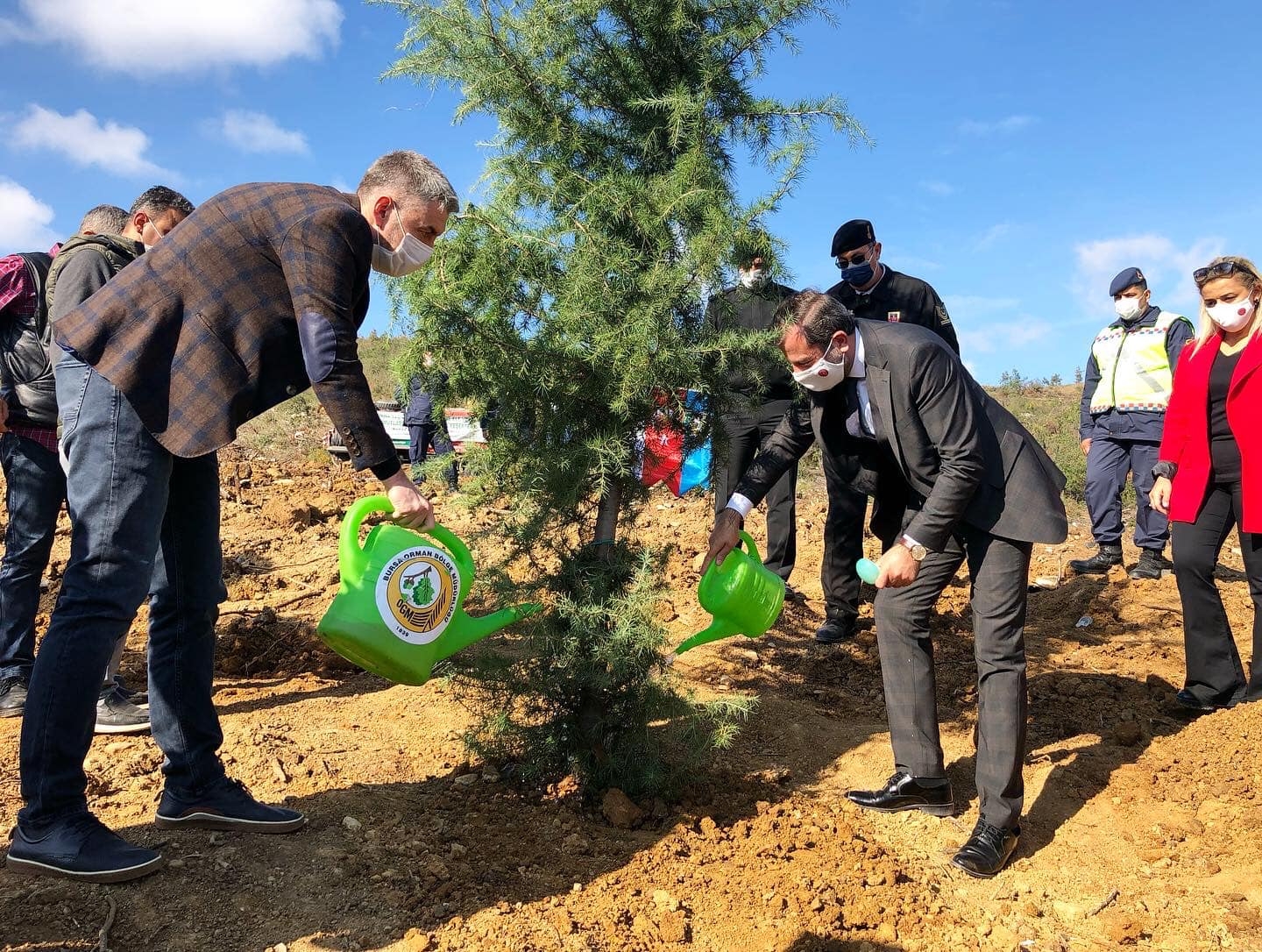 BAŞKAN MUSTAFA IŞIK : “GELECEĞİMİZ NEFESSİZ KALMASIN DİYE FİDANLARI TOPRAKLA BULUŞTURDUK”