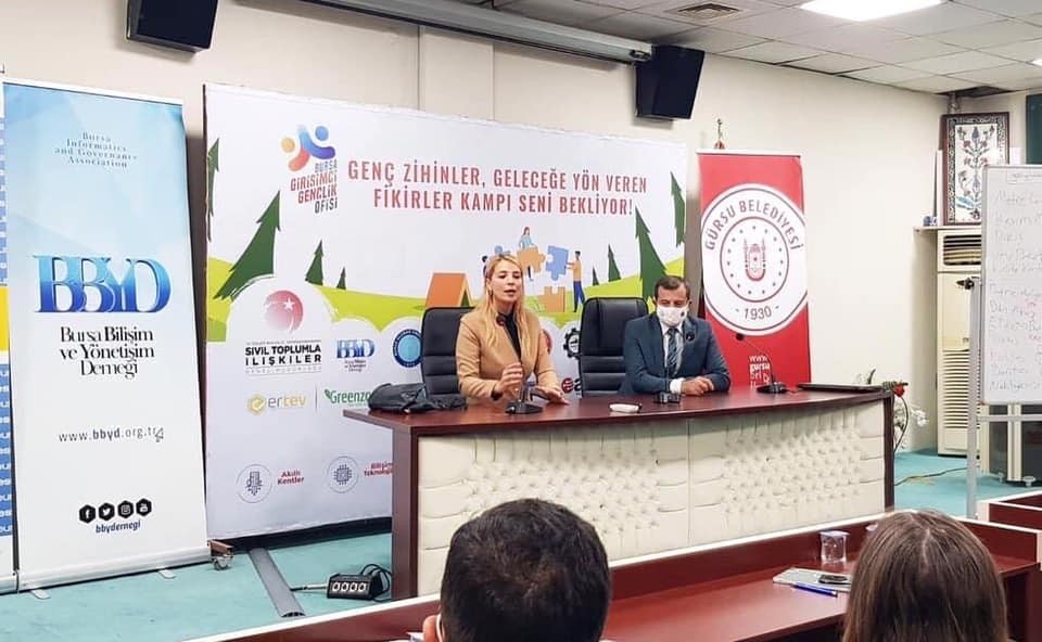 GENÇLERİN FİKİRLERİ TECRÜBELERİN PUSULASIYLA YÖN BULUYOR