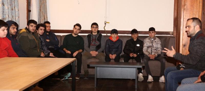 MİLLET KIRAATHANEMİZDE GENÇLERE KONFERASYON