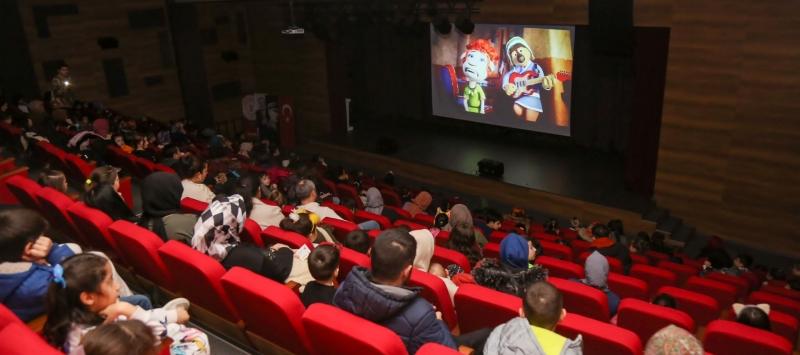 Gürsu’da Ücretsiz Sinema ve Tiyatro Keyfi