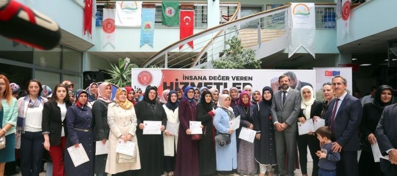 KADINLAR İSTİHDAM İÇİN BELGELERİNİ ALDILAR