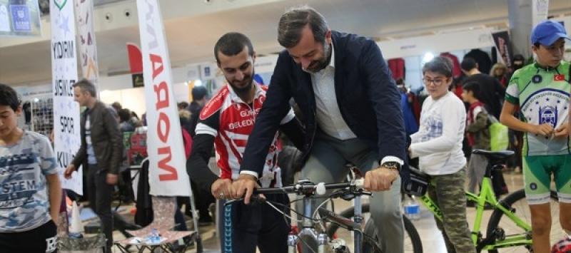 GENÇ BİSİKLETÇİLER DESTEKLENİYOR