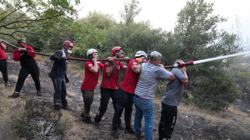 GÜRSU BELEDİYESİ EKİPLERİ FACİAYLA MÜCADELE EDİYOR