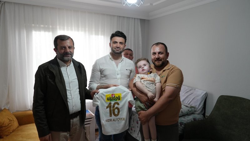 GÜRSULU MİNİK TARAFTARA  ANLAMLI ZİYARET