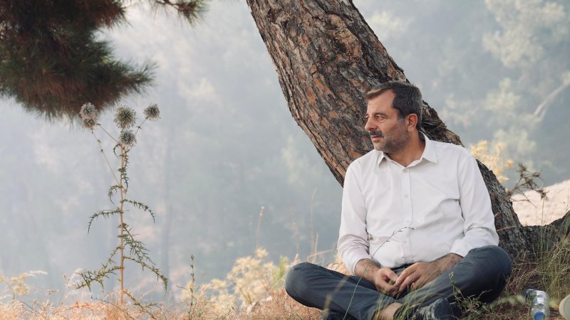 YANGINI GÖZYAŞLARI İLE ÇARESİZLİK İÇİNDE İZLEDİ