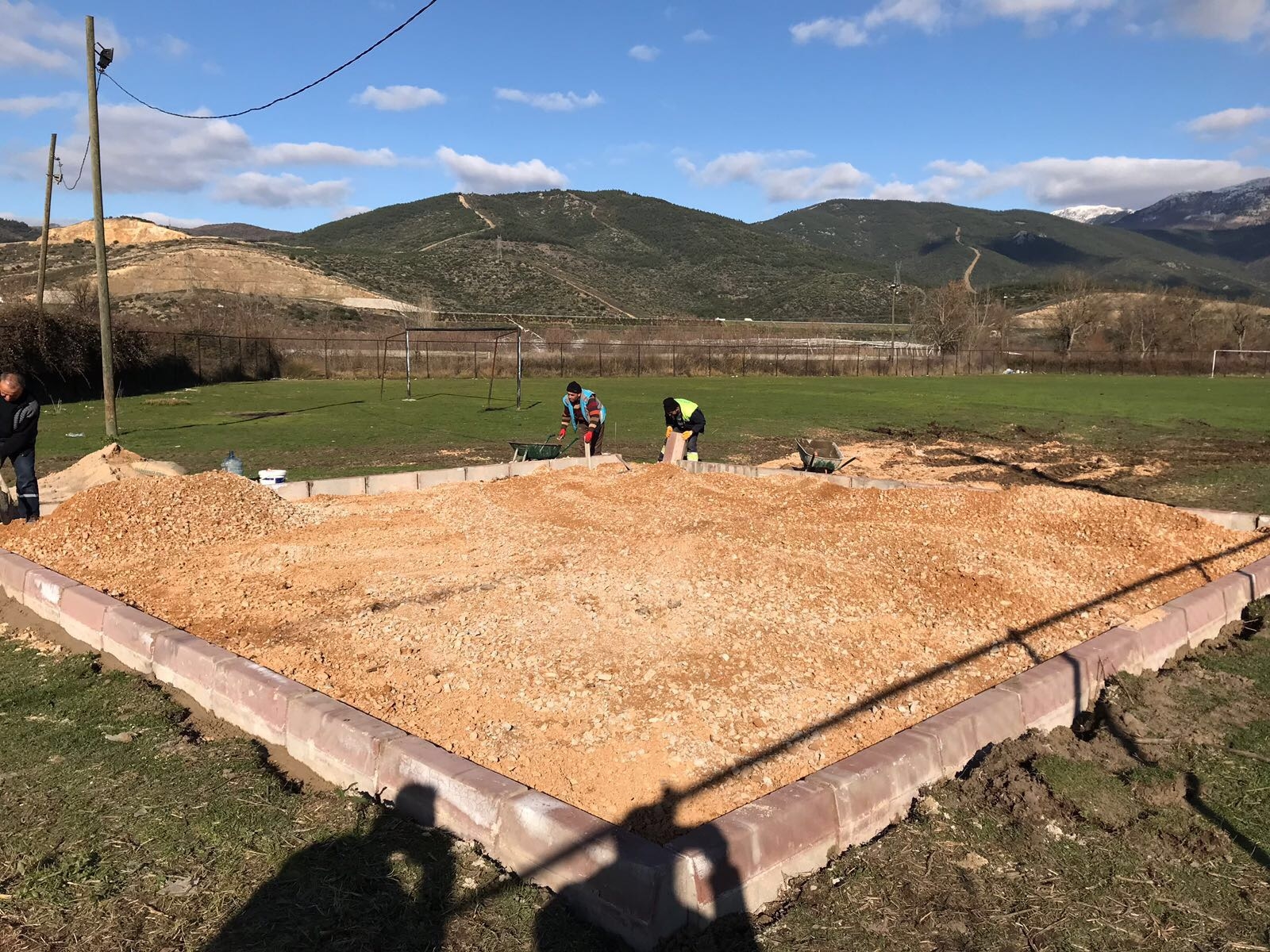 GÜRSU KAZIKLI SPOR SAHASI’NDA FUTBOL ARTIK DAHA KONFORLU