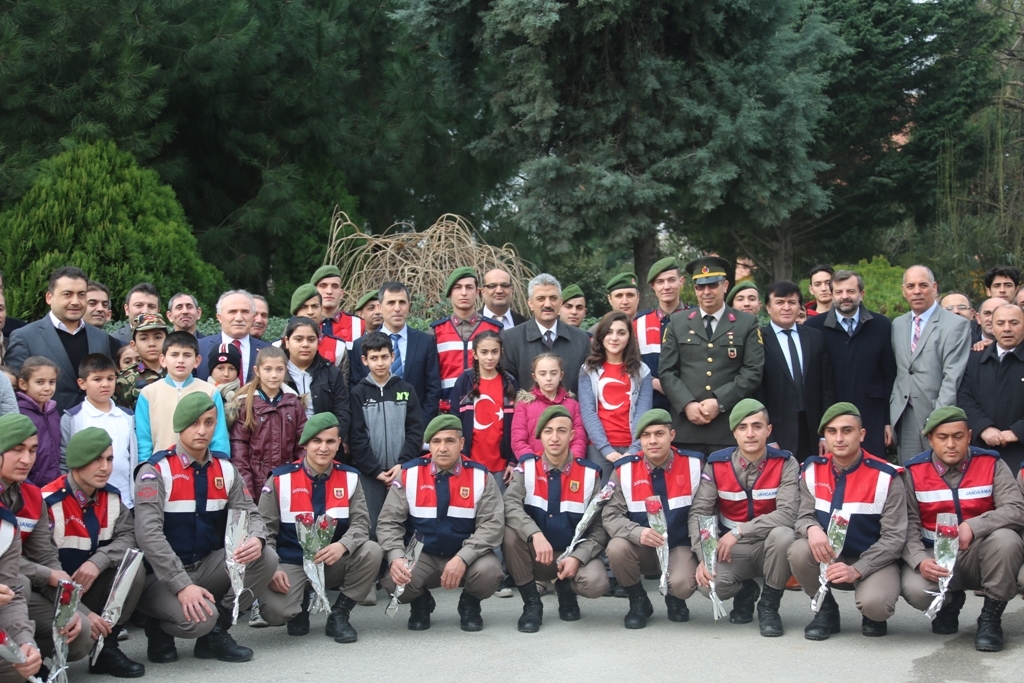 GÜRSULU ÖĞRENCİLERDEN AFRİN’DEKİ MEHMETÇİKLERE MEKTUP