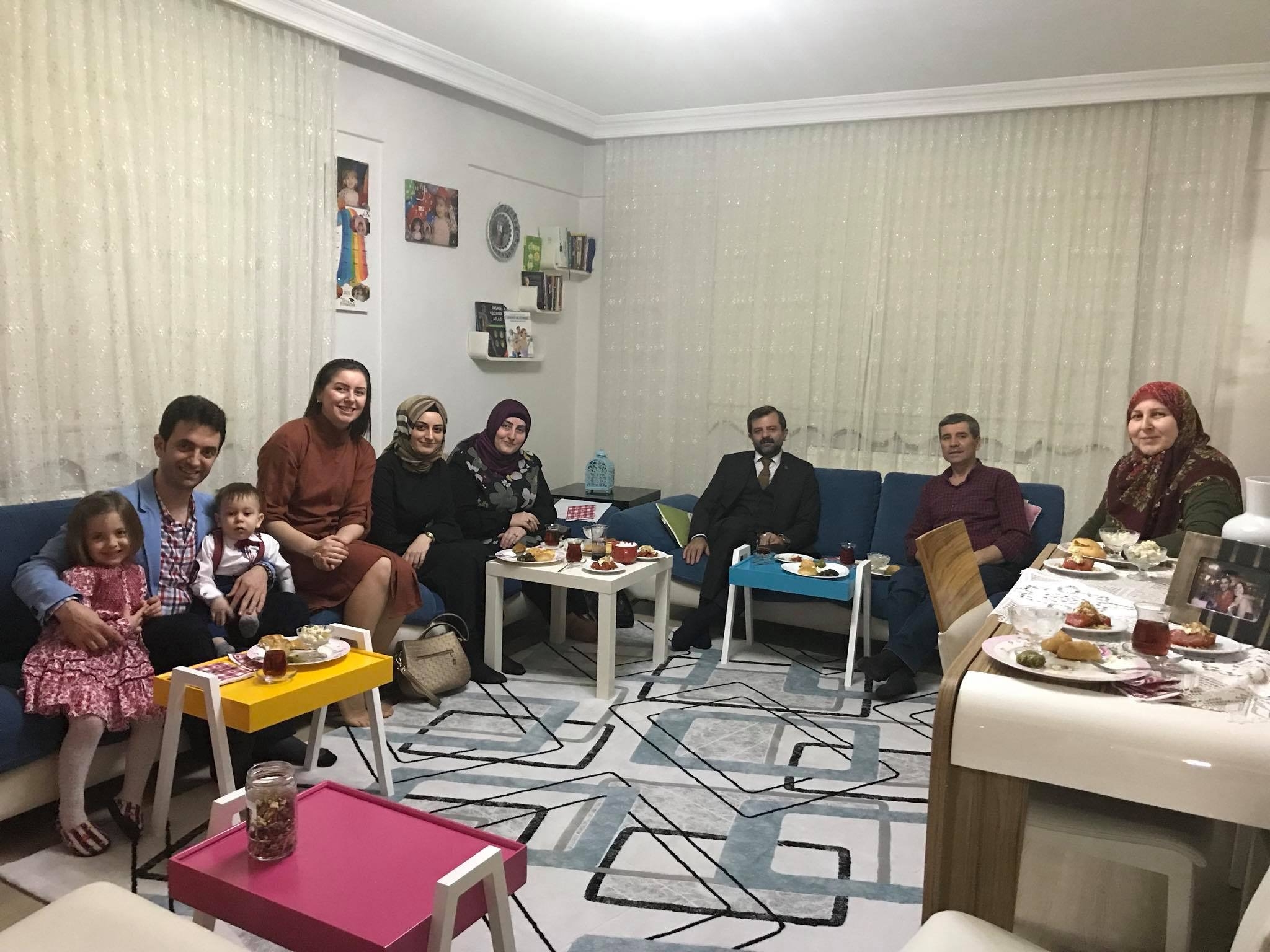 BAŞKAN IŞIK, GÜRSULULAR’IN EVLERİNE MİSAFİR OLUYOR