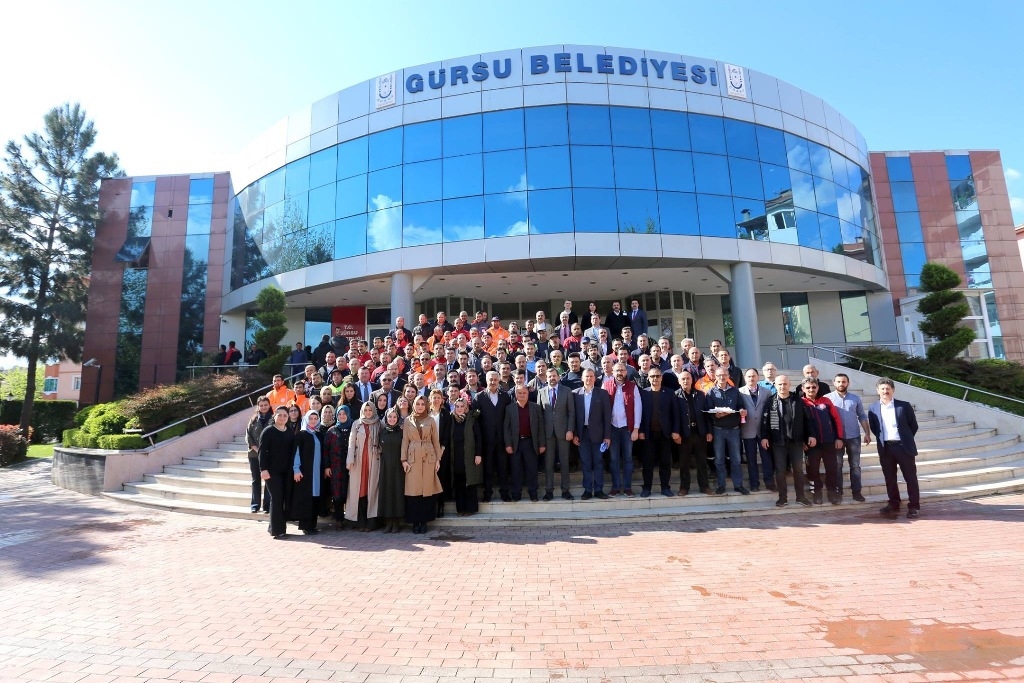 GÜRSU BELEDİYESİ’NDE TAŞERONLARIN KADRO SEVİNCİ PAYLAŞILDI