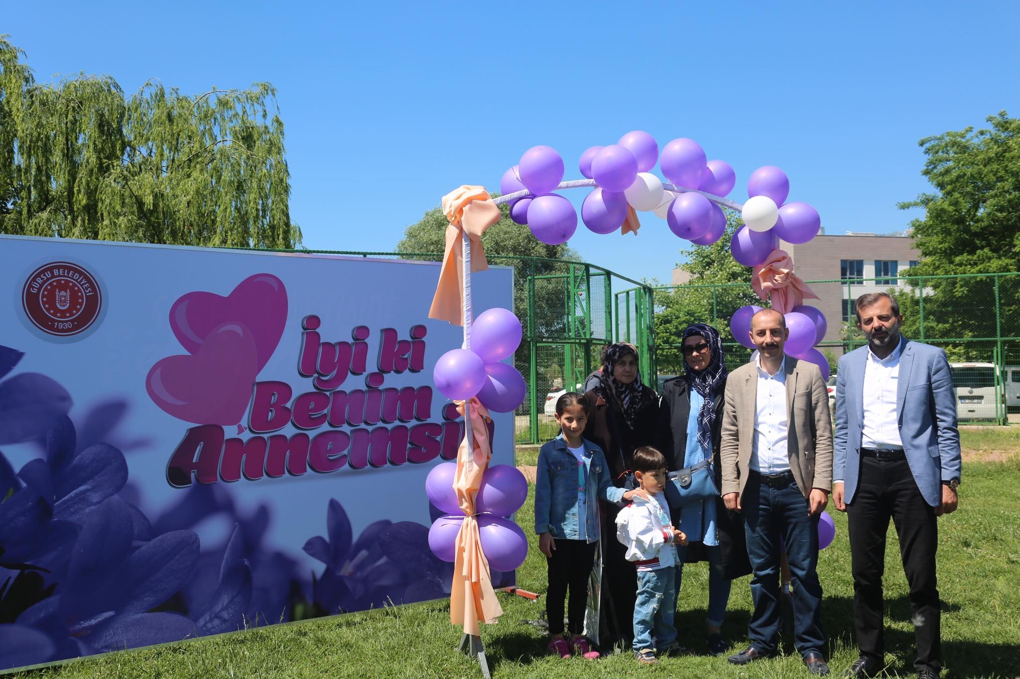 GÜRSU’DA ANNELER GÜNÜ “İYİ Kİ BENİM ANNEMSİN” STANDLARIYLA KUTLANDI