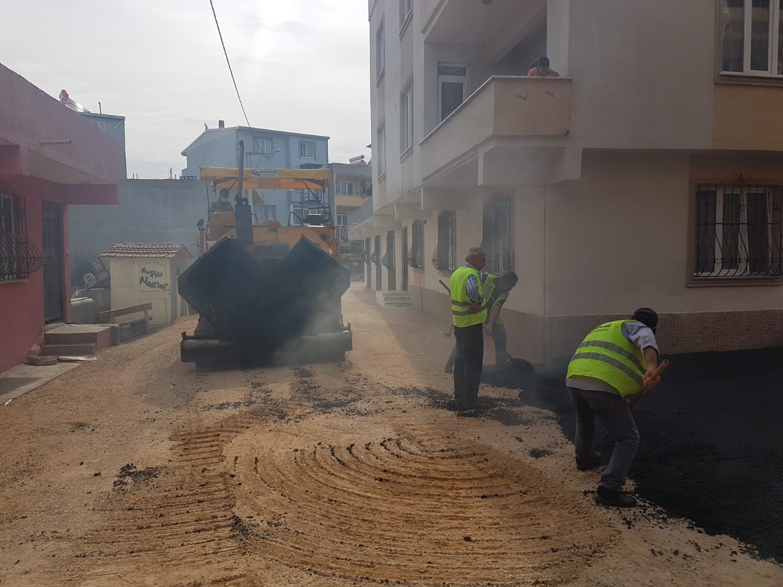 YENİDOĞAN’DA 20 SOKAK DAHA ASFALTLANIYOR