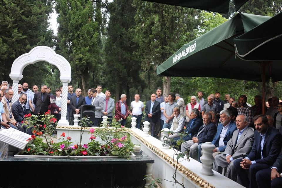 GÜRSU’NUN ŞEHİT BELEDİYE BAŞKANI CÜNEYT YILDIZ ANILDI