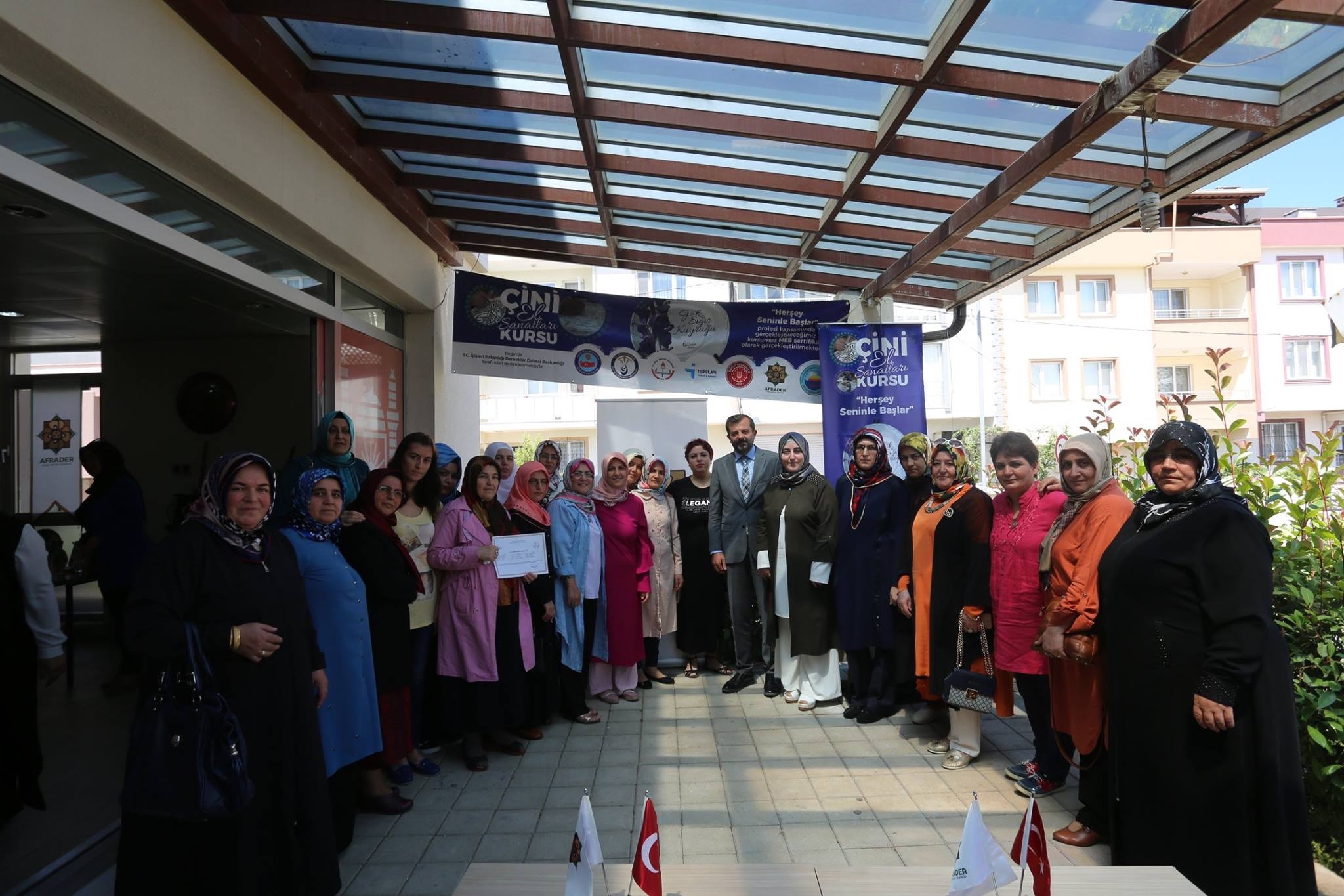 GÜRSULU KADINLAR SANATSAL BECERİYLE GELİR ELDE EDECEK